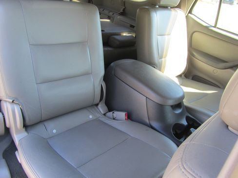 Used 2006 Toyota Sequoia SR5 image 24