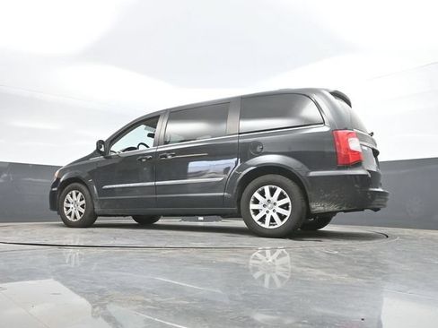 Used 2016 Chrysler Town & Country Touring FWD image 45