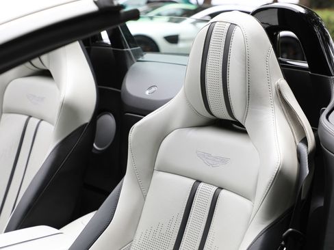 Used 2023 Aston Martin V8 Vantage Roadster RWD image 44