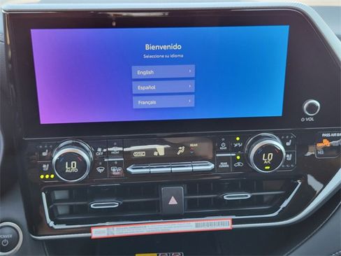 New 2026 Toyota Highlander Platinum image 12