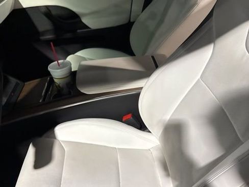 Used 2022 Tesla Model X image 11