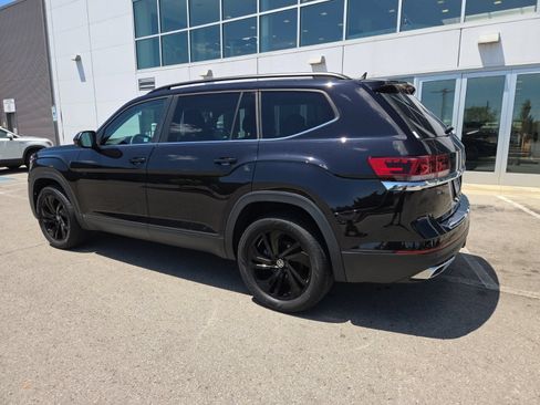 Certified 2023 Volkswagen Atlas SE w/ Black Wheel Package FWD image 13