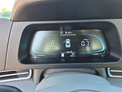 Used 2025 Hyundai Elantra SE image 14