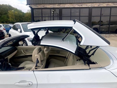 Used 2011 BMW 328i Convertible image 4