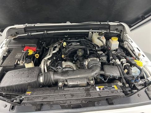 Used 2023 Jeep Gladiator Sport AWD/4WD image 11