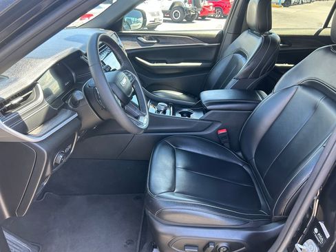 Used 2024 Jeep Grand Cherokee Limited AWD/4WD image 24