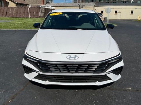 Used 2025 Hyundai Elantra SEL FWD image 2
