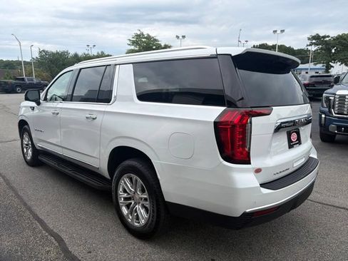 Used 2023 GMC Yukon XL SLT w/ SLT Premium Package AWD/4WD image 6