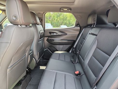 Used 2023 Chevrolet TrailBlazer RS w/ Sun and Liftgate Package FWD image 8
