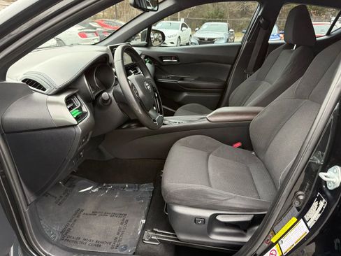 Used 2018 Toyota C-HR XLE image 12