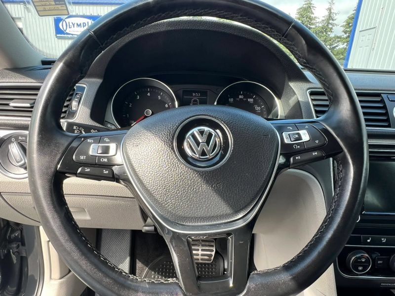 Used 2017 Volkswagen Passat 1.8T R-Line FWD image 29