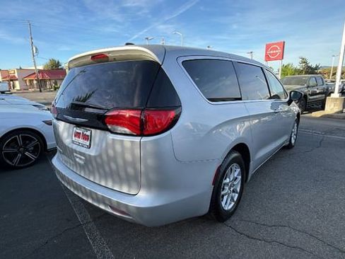 Used 2023 Chrysler Voyager LX image 4