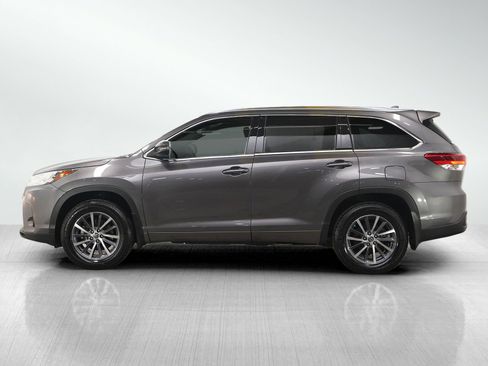 Used 2018 Toyota Highlander XLE image 2