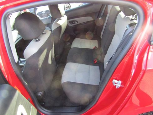 Used 2015 Chevrolet Cruze LS image 17