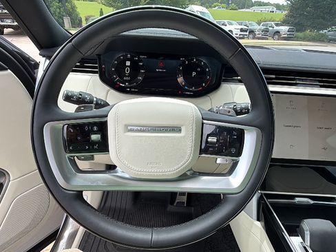 Used 2025 Land Rover Range Rover SE AWD/4WD image 25