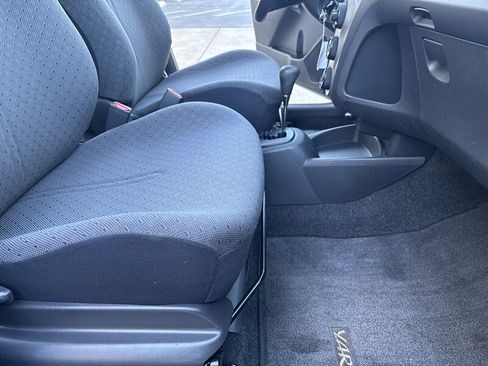 Used 2010 Toyota Yaris 4-Door Hatchback FWD image 33