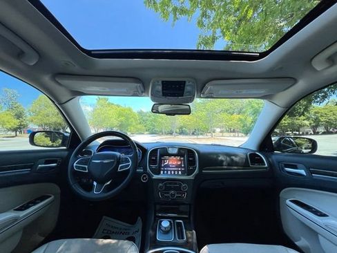 Used 2018 Chrysler 300 Limited AWD/4WD image 27