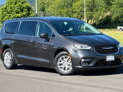 Used 2023 Chrysler Pacifica Touring-L