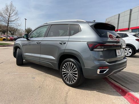 Used 2025 Volkswagen Taos SE image 8