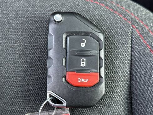 Used 2025 Jeep Wrangler Rubicon image 19