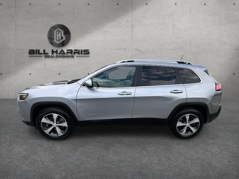 Used 2019 Jeep Cherokee Limited w/ Luxury Group AWD/4WD image 10