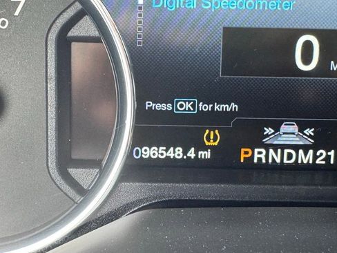 Used 2015 Ford F150 Platinum w/ Equipment Group 701A Luxury image 5