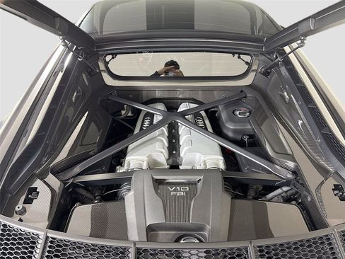 Used 2017 Audi R8 V10 plus image 24