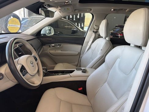 Used 2020 Volvo XC90 T5 Momentum w/ Protection Package Premier FWD image 8