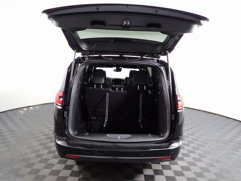 New 2026 Chrysler Pacifica Select w/ S Appearance Package image 15