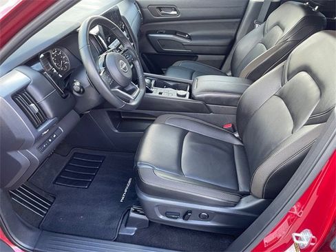 Used 2025 Nissan Pathfinder SL w/ Black Appearance Package image 9