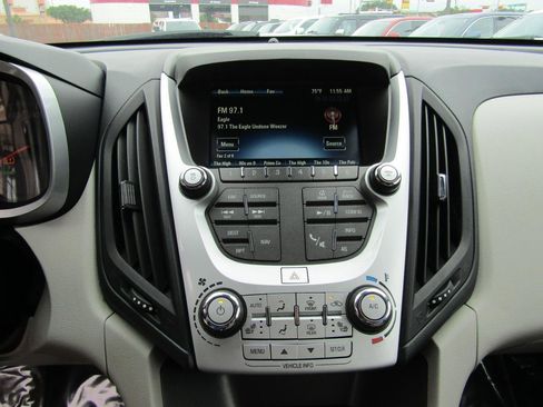 Used 2017 Chevrolet Equinox Premier w/ Enhanced Convenience Package AWD/4WD image 17