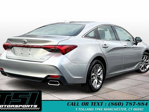 Used 2019 Toyota Avalon XLE image 2