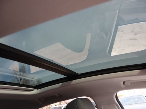 Used 2020 Audi e-tron Premium Plus image 16