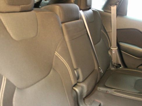 Used 2016 Jeep Cherokee Latitude w/ Cold Weather Group image 14