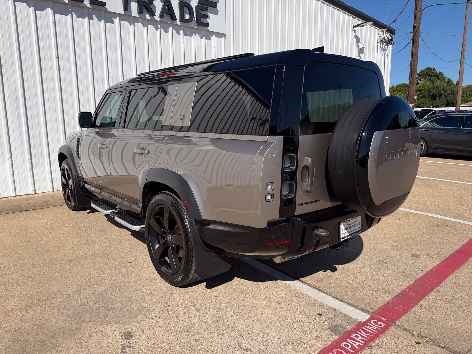 Used 2023 Land Rover Defender 130 X AWD/4WD image 4