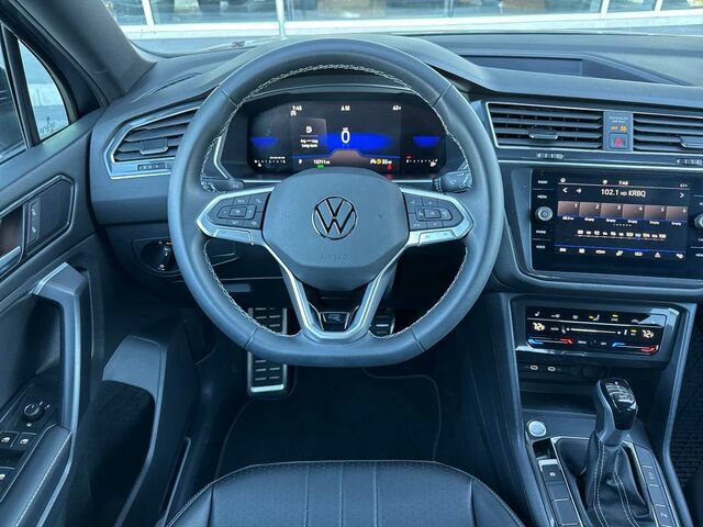 Used 2023 Volkswagen Tiguan SE R-Line FWD image 16