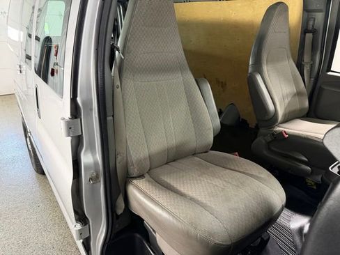 Used 2017 Chevrolet Express 2500 RWD image 19