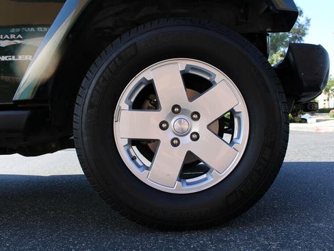 Used 2011 Jeep Wrangler Sahara w/ Connectivity Group AWD/4WD image 22