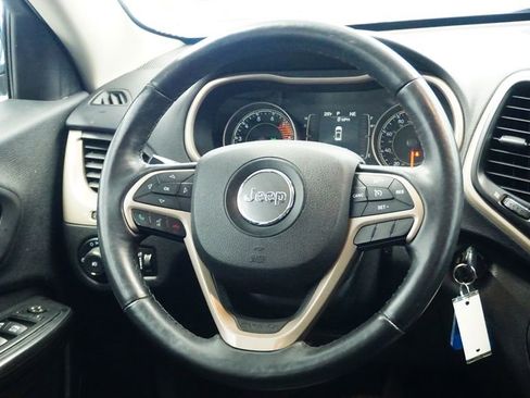 Used 2017 Jeep Cherokee Latitude w/ Cold Weather Group image 25