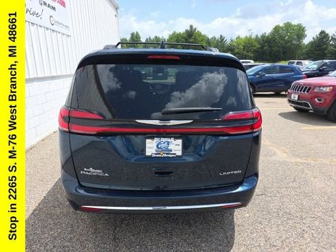 Used 2023 Chrysler Pacifica Limited FWD image 9