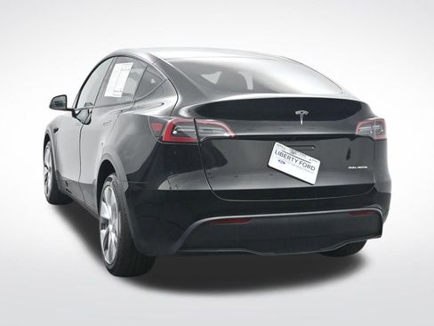 Used 2023 Tesla Model Y Long Range AWD/4WD image 9