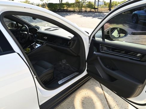 Used 2024 Porsche Panamera 4 image 47
