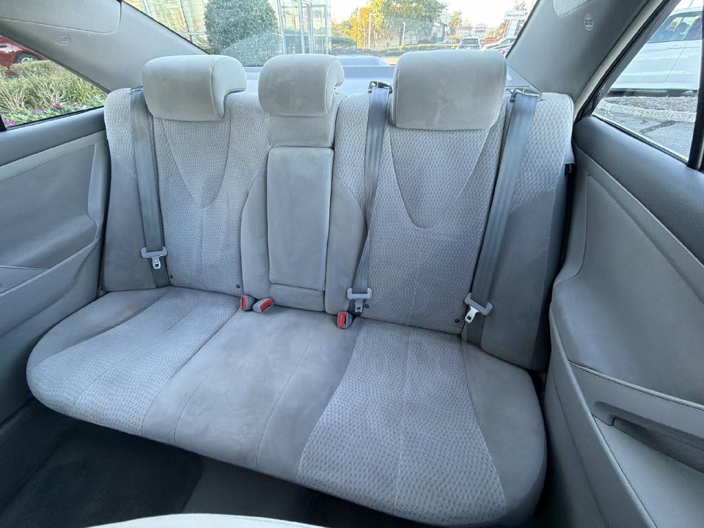 Used 2011 Toyota Camry LE FWD image 21