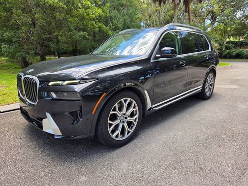 Used 2025 BMW X7 xDrive40i AWD/4WD image 3