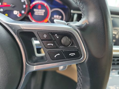 Used 2018 Porsche Panamera image 21