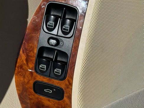 Used 2004 Mercedes-Benz CLK 320 Cabriolet 3.2L image 22