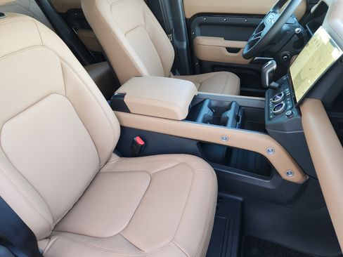 New 2026 Land Rover Defender 110 X-Dynamic SE image 13