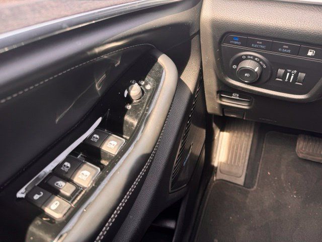 Used 2023 Jeep Grand Cherokee Overland w/ Luxury Tech Group IV AWD/4WD image 19