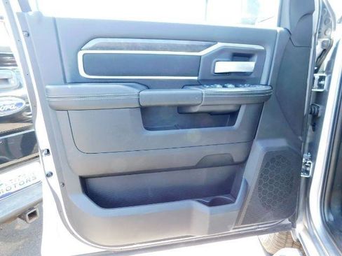 Used 2024 RAM 2500 Big Horn w/ Sport Appearance Package image 10