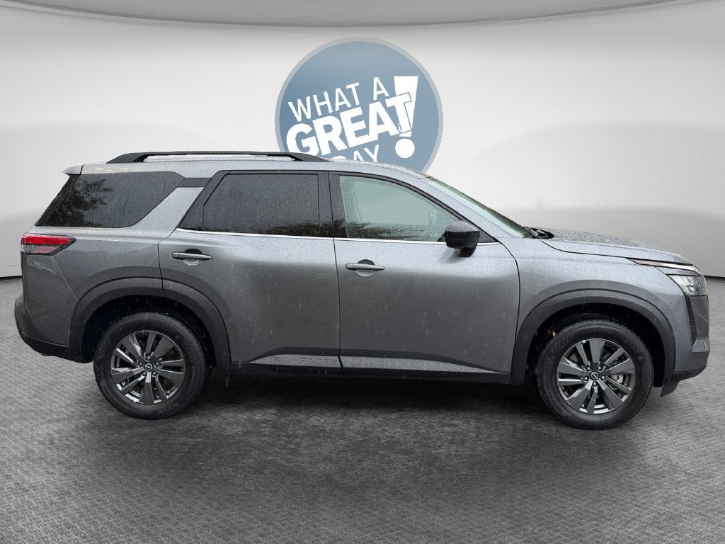 Used 2026 Nissan Pathfinder SV AWD/4WD image 2